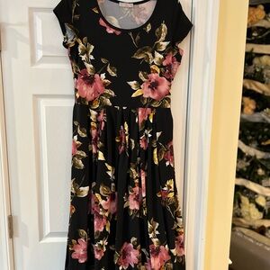 Ladies Size Medium " Pretty young thing " Chic Black Floral Midi Dress GUC